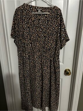 Ava & Viv Leopard Print V-Neck Midi Dress - Tan & Black